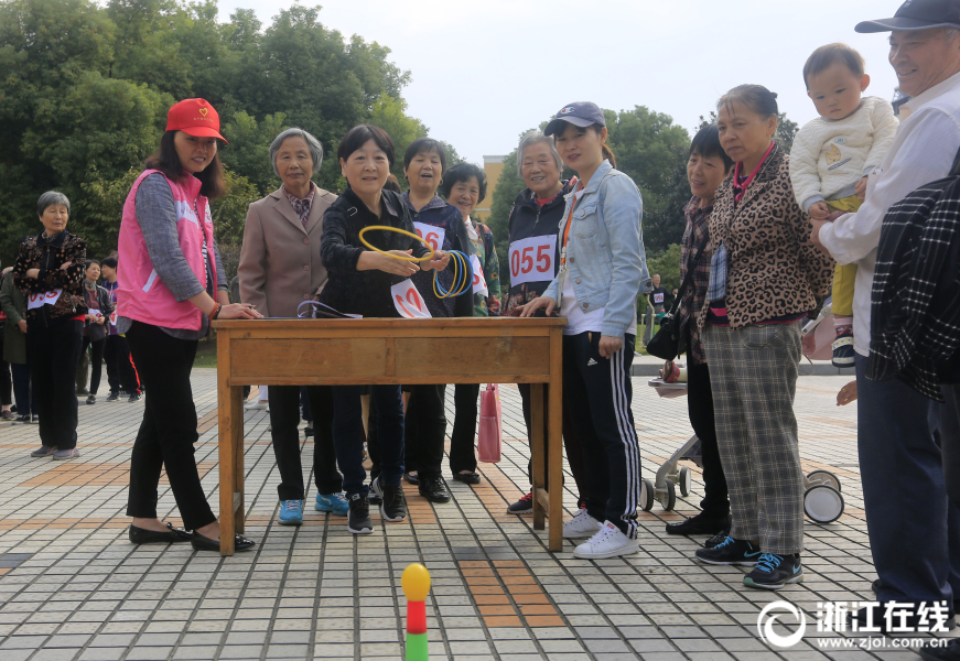 社保繳費比例今起下降 事關(guān)你的錢袋子