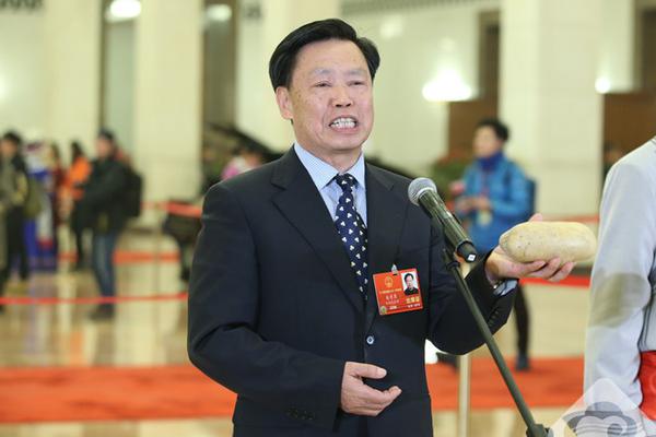 大智慧股價(jià)暴漲到暴跌，張長(zhǎng)虹巔峰到...