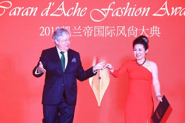 他居然艾特緋聞對(duì)象公開(kāi)示愛(ài)？