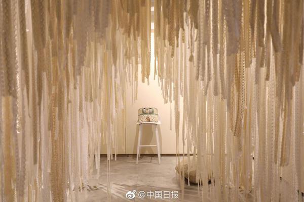 吃剩的香蕉皮一個都別扔，放在家里一年省下不少錢！太厲害了！