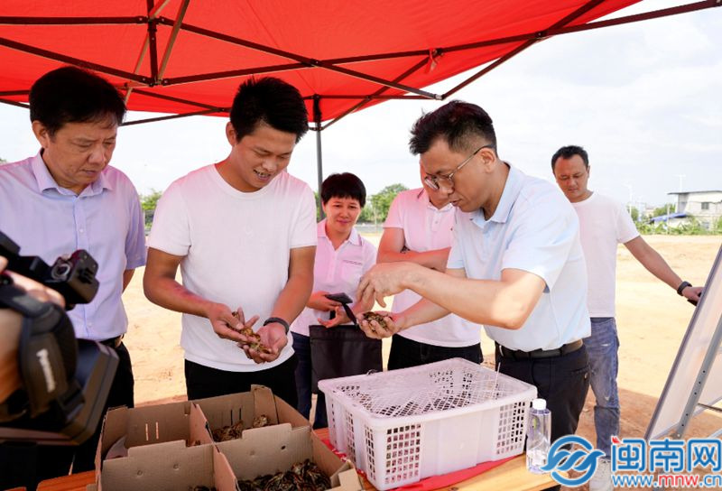 特斯拉自燃后，小區(qū)保安不讓我停了