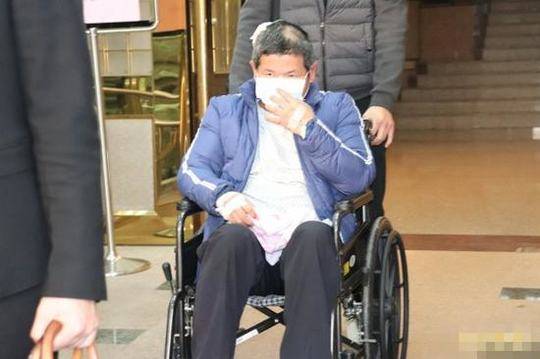 “我們都有病”：瓷娃娃女孩玩搖滾 為罕見病群體發(fā)聲