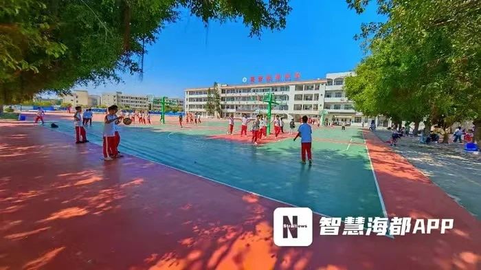 林允李宇春五一沖鋒衣