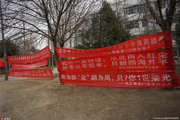 有人抗議天皇穿西服，西鄉(xiāng)隆盛吼了句，那人驚恐而退