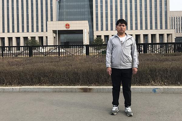在美國(guó)囤槍是門學(xué)問！槍界大佬教華人挑選護(hù)家槍支