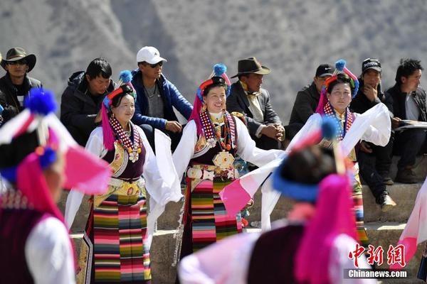 加拿大導(dǎo)演厲害了！全球首部新冠肺炎電影制作完成，怒批種族歧視