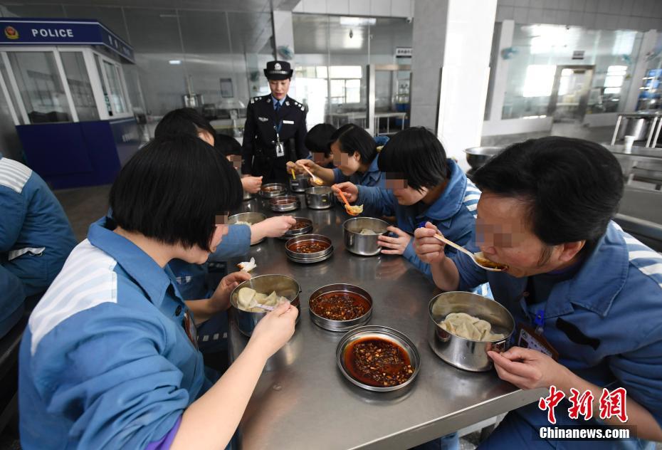 晚清男子的辮子有多臟？傳教士：氣味讓人嘔吐，夏天根...